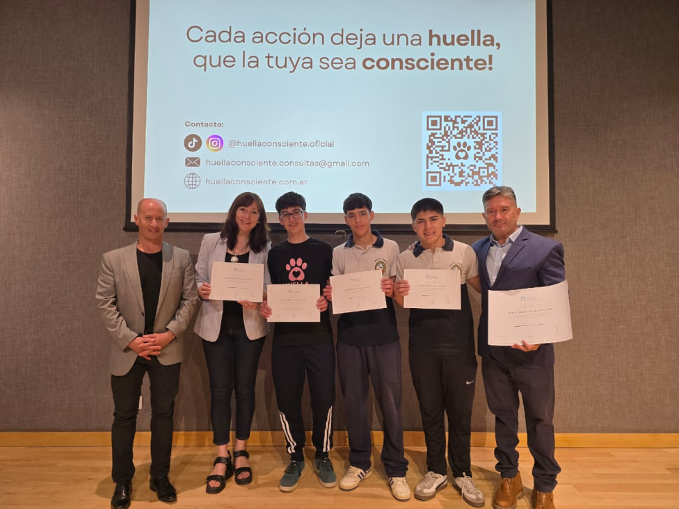 imagen Distinguieron proyecto de estudiantes de la UNCUYO que ayuda a adoptar animales