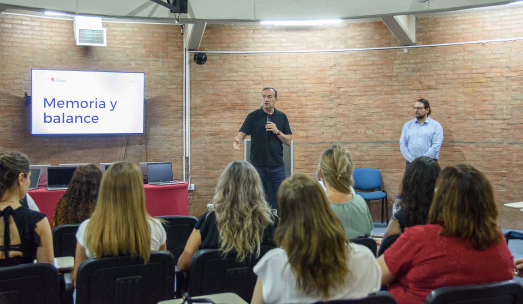 imagen Las bibliotecas de la UNCUYO suman 70 notebooks donadas por PwC Argentina