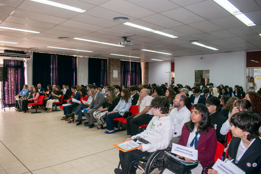 imagen Estudiantes de todo el país protagonizan Modelo de Naciones Unidas en la UNCUYO