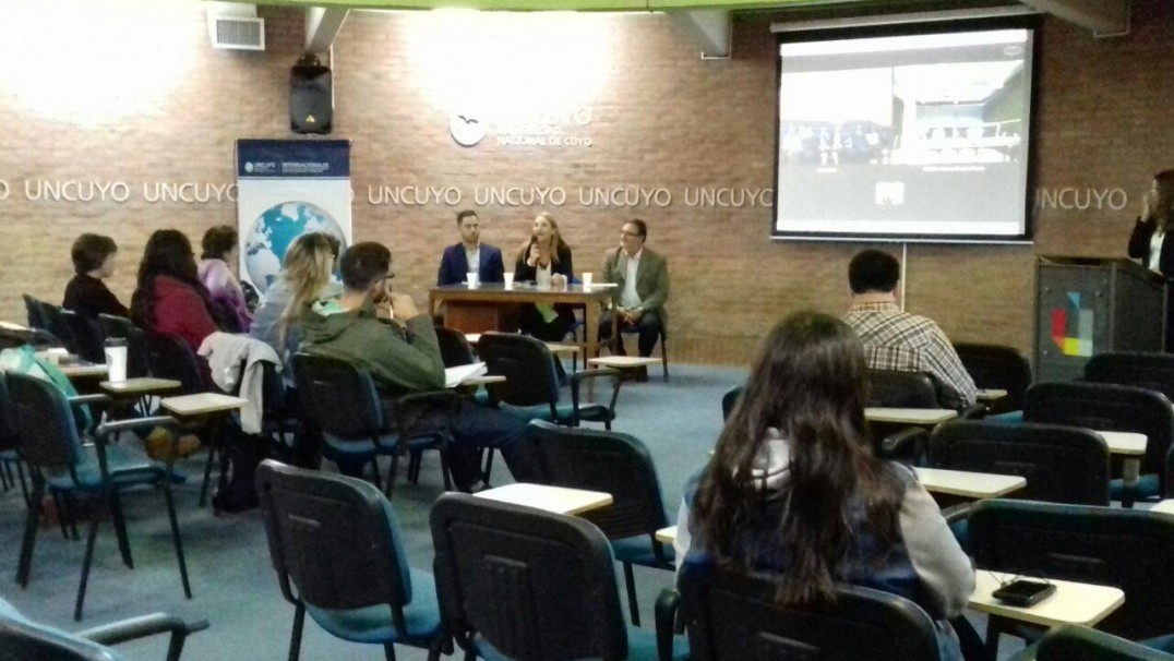 imagen Universitarios de 4 países participan en la Cátedra Virtual Latinoamericana