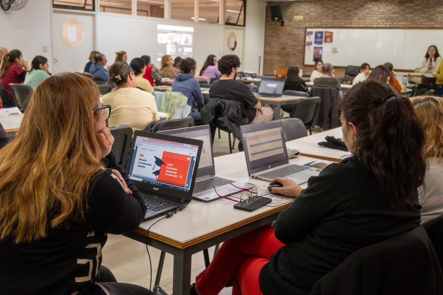 imagen Inició la Formación Docente en Tutorías para fortalecer el acompañamiento de las trayectorias estudiantiles en la UNCUYO
