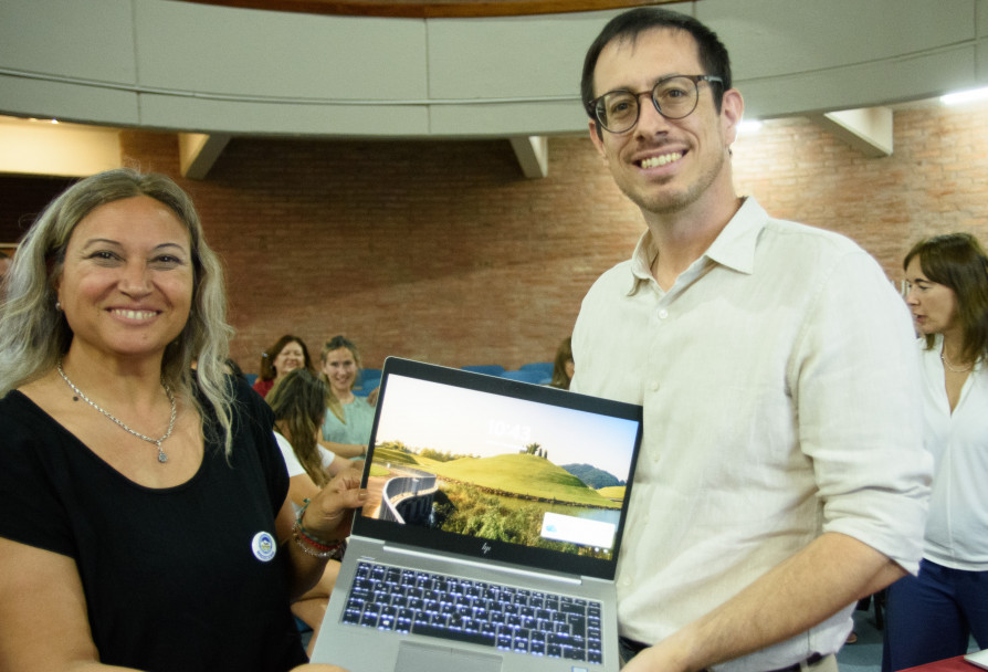 imagen Las bibliotecas de la UNCUYO suman 70 notebooks donadas por PwC Argentina