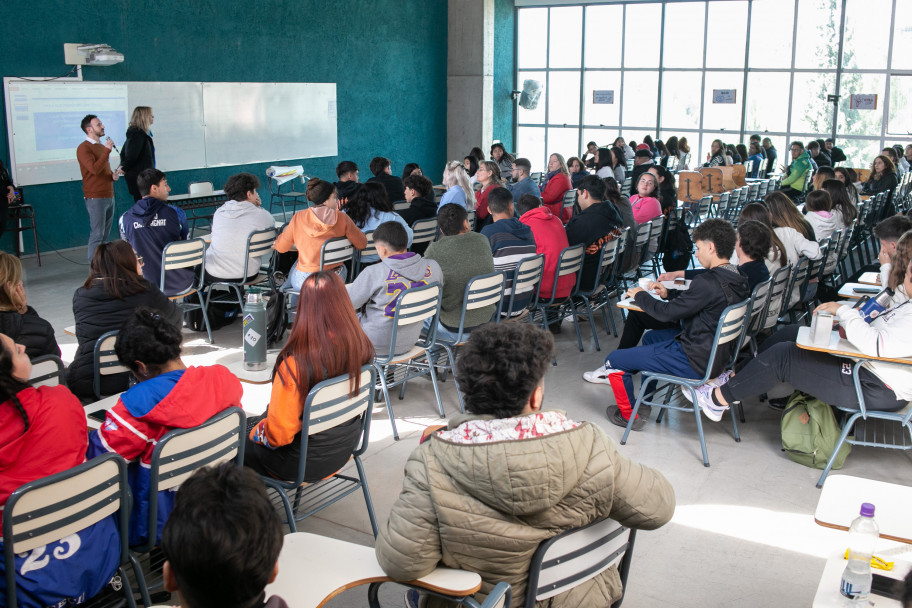 imagen Estudiantes de secundarias provinciales visitaron la UNCUYO