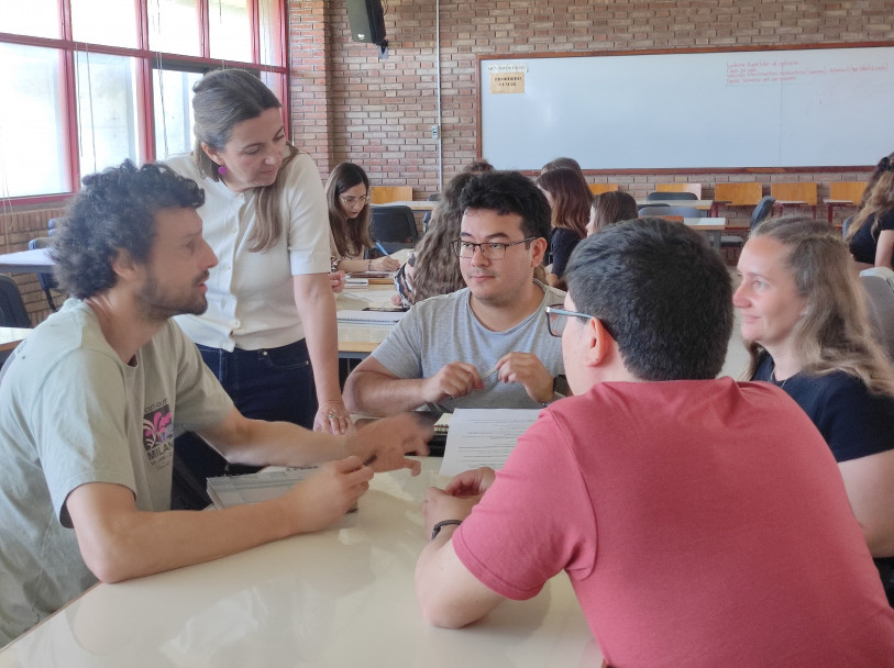 imagen Más de 40 nodocentes participaron de un taller sobre acompañamiento de trayectorias académicas 