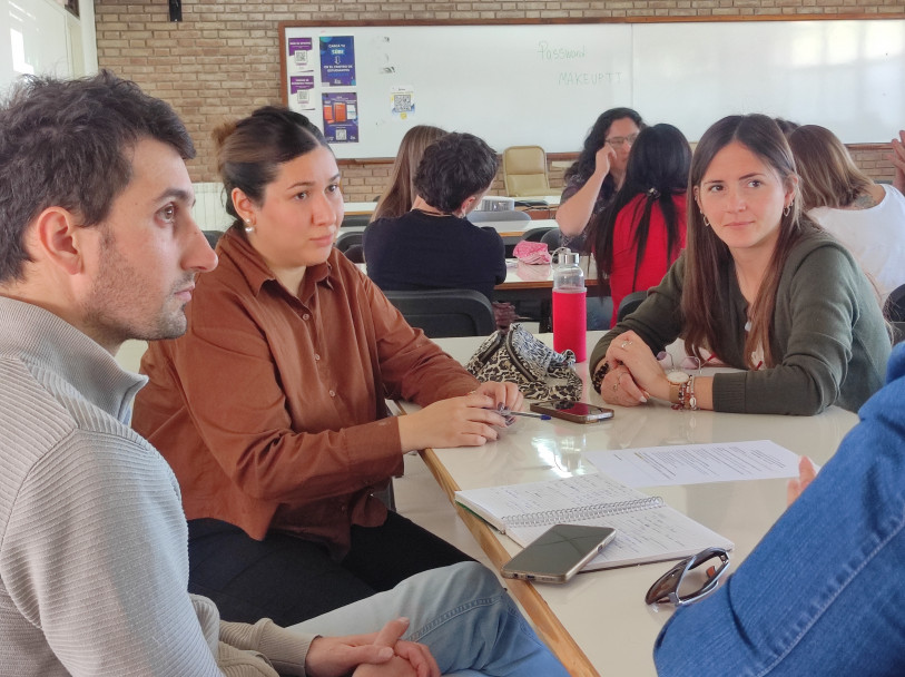 imagen Más de 40 nodocentes participaron de un taller sobre acompañamiento de trayectorias académicas 