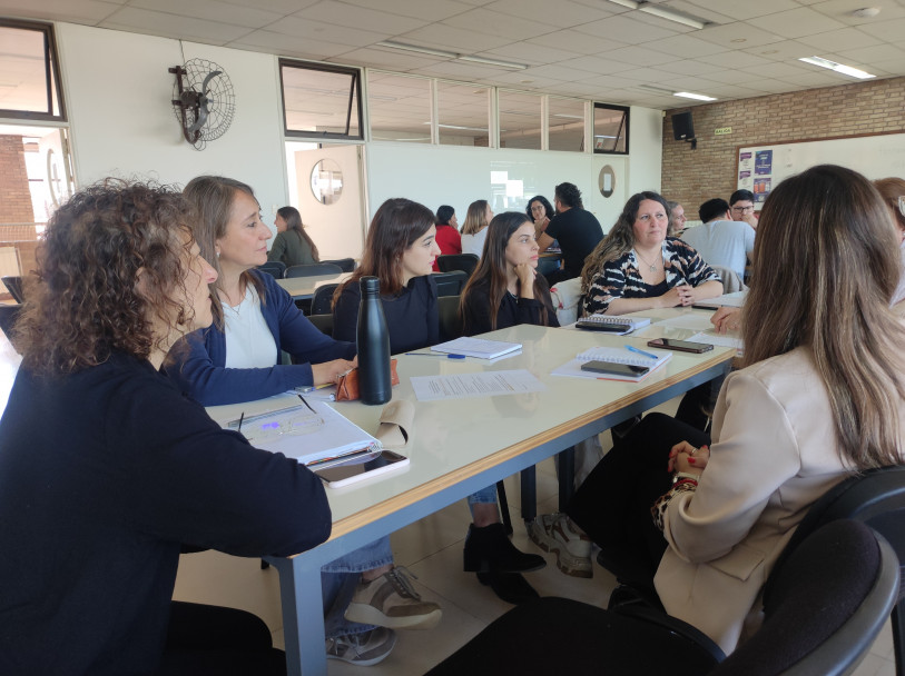 imagen Más de 40 nodocentes participaron de un taller sobre acompañamiento de trayectorias académicas 