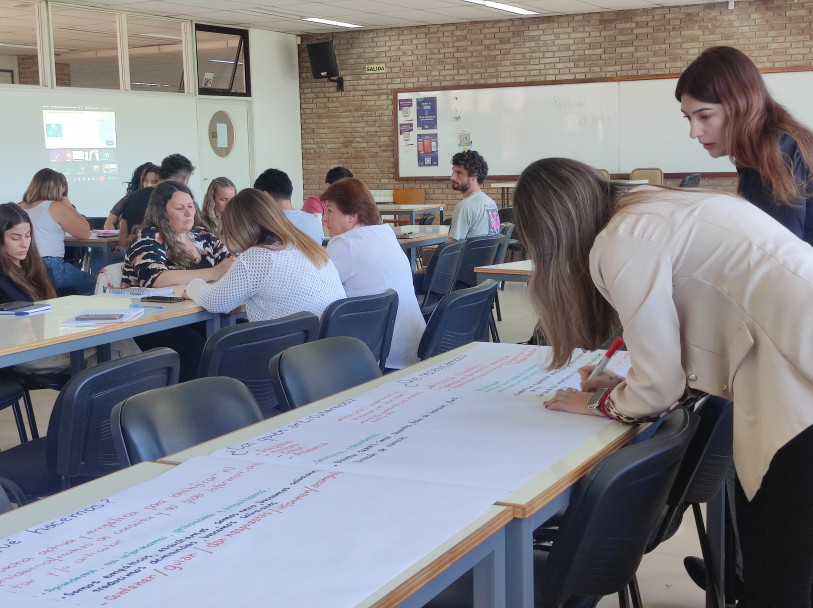 imagen Más de 40 nodocentes participaron de un taller sobre acompañamiento de trayectorias académicas 