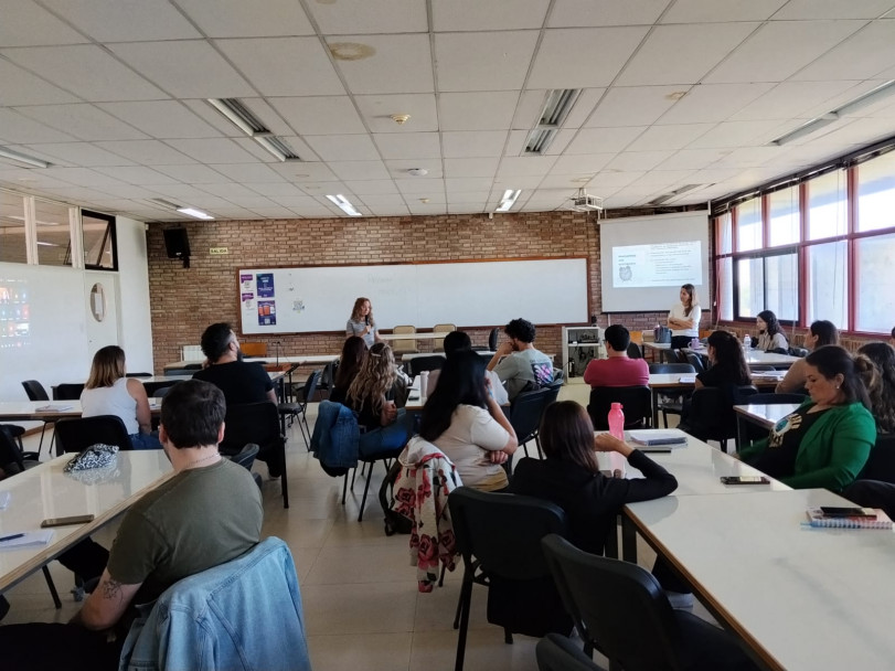 imagen Más de 40 nodocentes participaron de un taller sobre acompañamiento de trayectorias académicas 