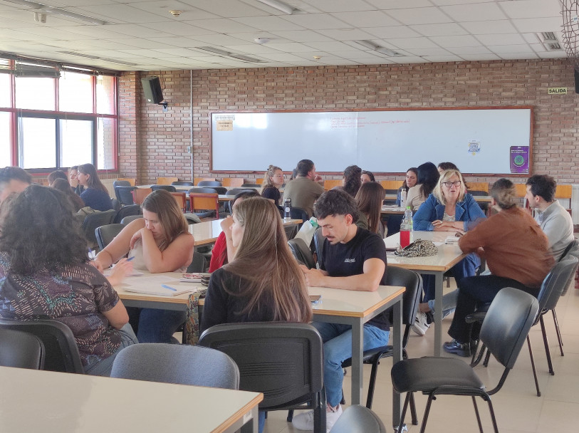 imagen Más de 40 nodocentes participaron de un taller sobre acompañamiento de trayectorias académicas 