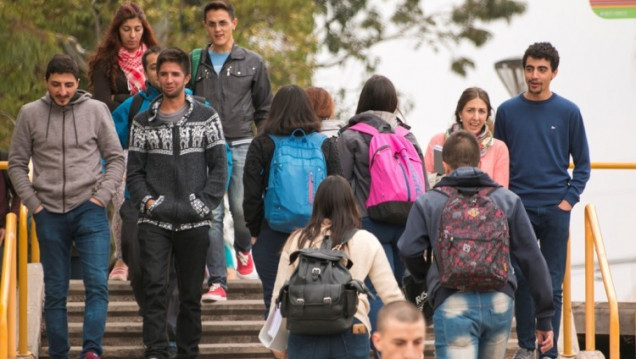 imagen La UNCUYO abre sus facultades para ofrecer más información sobre sus carreras