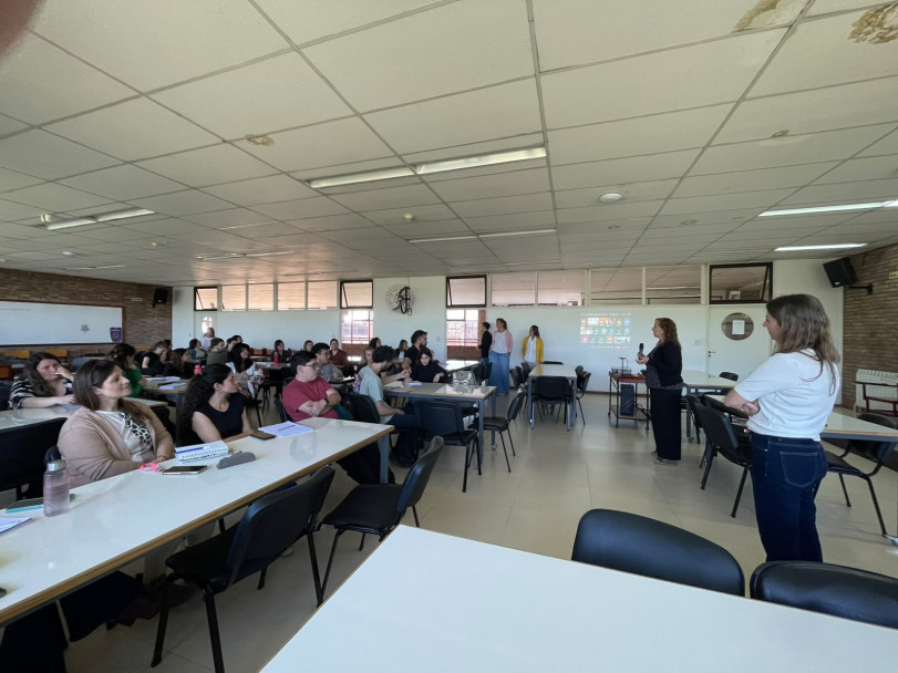 imagen Más de 40 nodocentes participaron de un taller sobre acompañamiento de trayectorias académicas 
