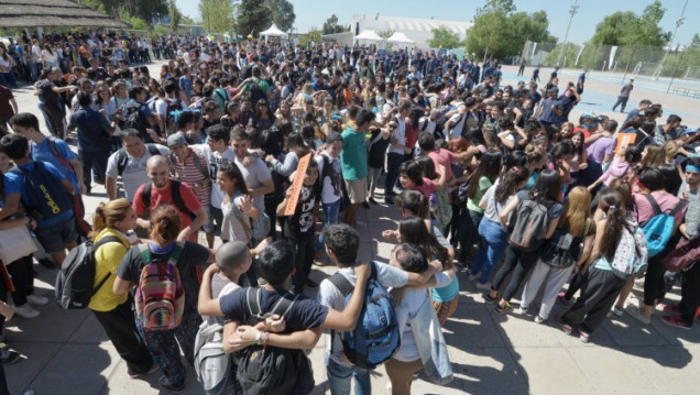 imagen Miles de jóvenes ya son parte de la Universidad