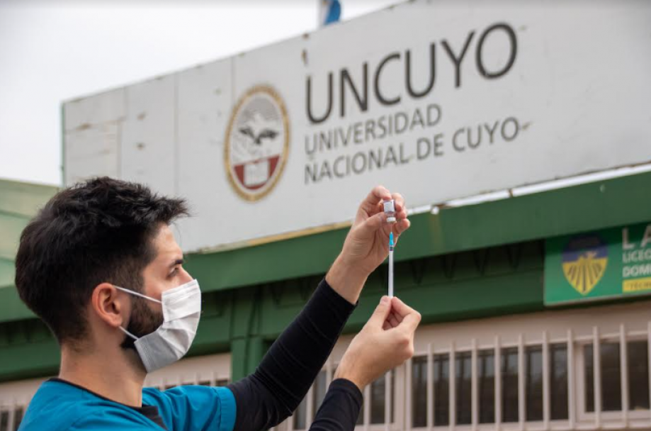 imagen Se vacunaron más de mil estudiantes de las escuelas secundarias de la UNCUYO