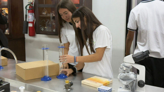 imagen UNCUYO y Fundación YPF inauguraron un laboratorio y un aula para la experimentación científica