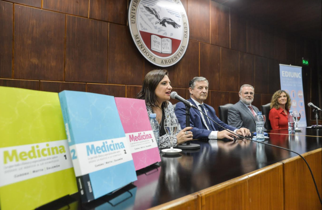 imagen EDIUNC publicó obra de medicina interna
