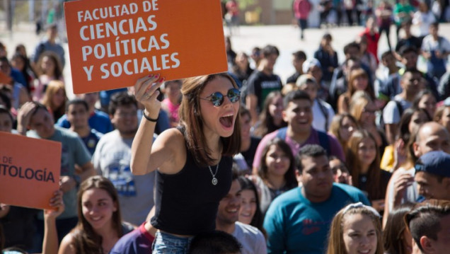 imagen Miles de estudiantes empezaron a transitar la Universidad