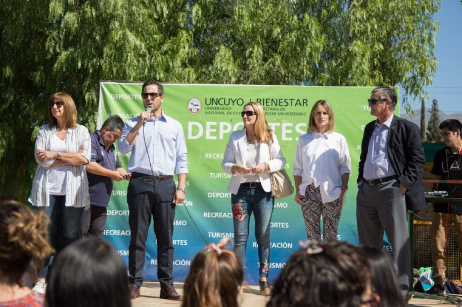 imagen Miles de estudiantes empezaron a transitar la Universidad