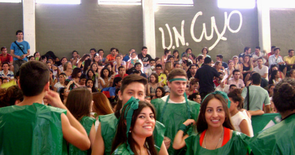 La UNCuyo da la bienvenida a sus nuevos estudiantes - Secretaría Académica
