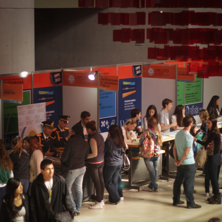 imagen Comienza exposición de carreras de la UNCUYO, UTN e Institutos de Educación Superior de la DGE