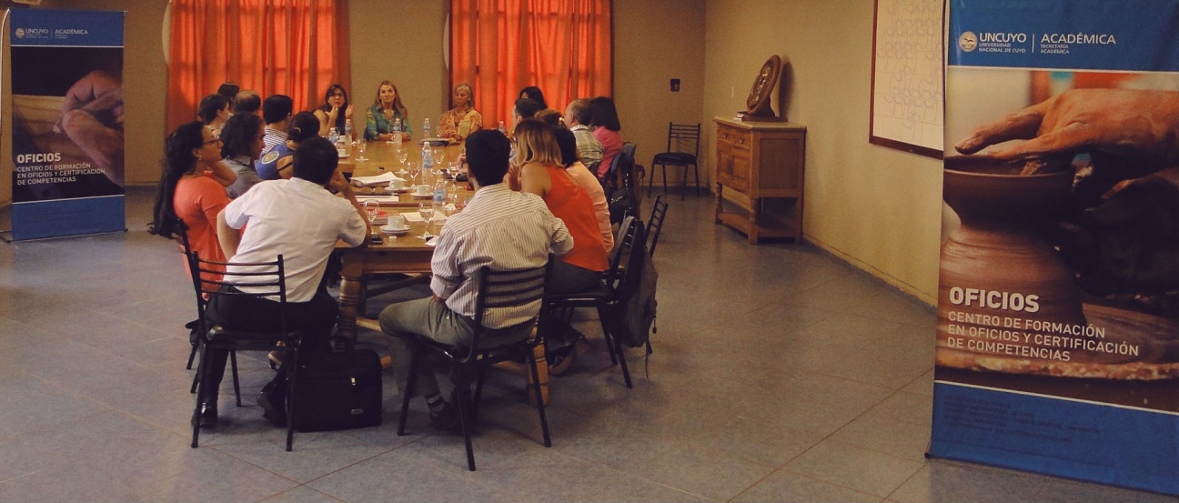 imagen Capacitan a profesores del Centro de Oficios y Certificación de Competencias