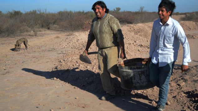 imagen "Tejen lazos" en el desierto de Lavalle 