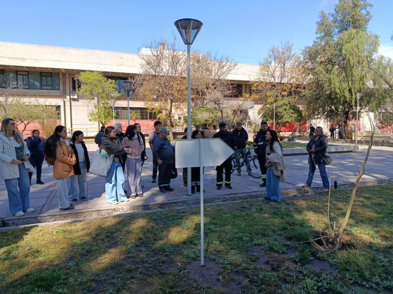 imagen Recorrido por las zonas de compostaje de la UNCuyo