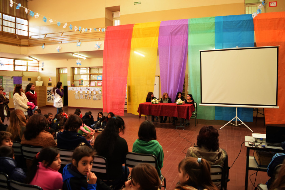 imagen Inauguraron cine escolar comunitario en el Barrio La Gloria