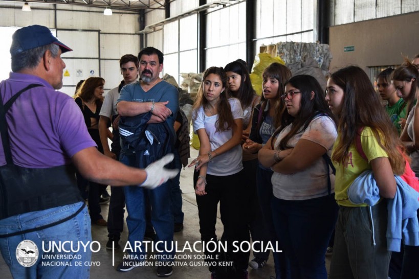 imagen Estudiantes de los colegios de la UNCUYO aprendieron sobre separación y reciclaje de residuos
