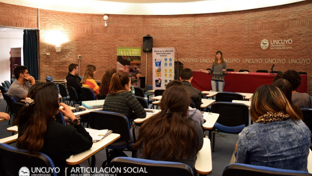 imagen Estudiantes promueven la separación de residuos en la UNCUYO