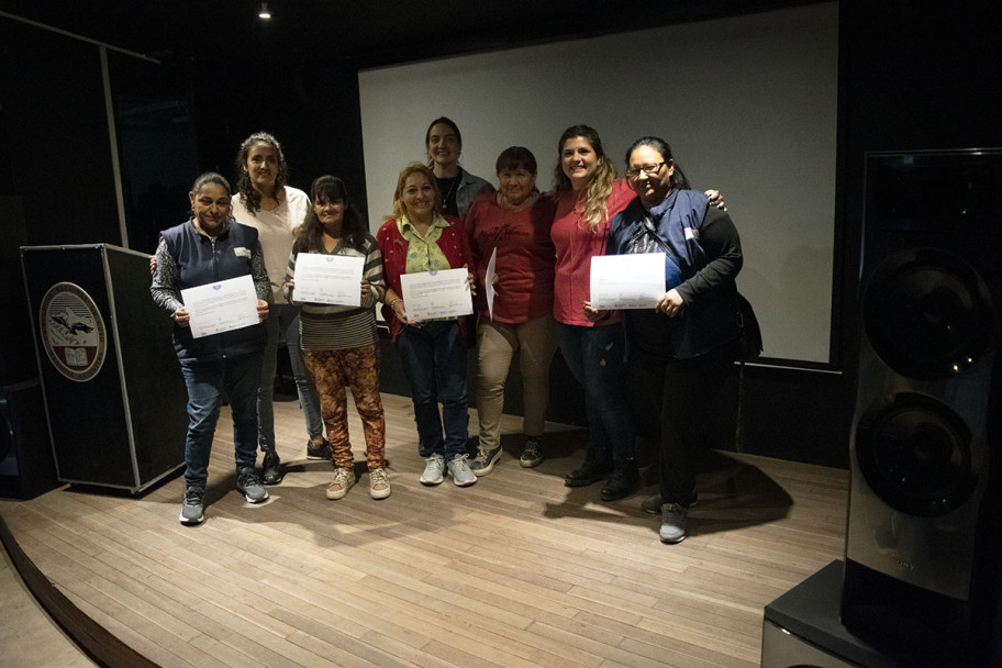 imagen Entrega de certificados de la Escuela Itinerante: cartoneras y recicladoras en redes de cuidados