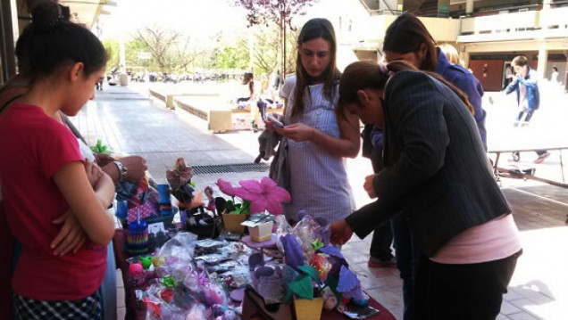 imagen Feria de mujeres emprendedoras en el Colegio Martin Zapata