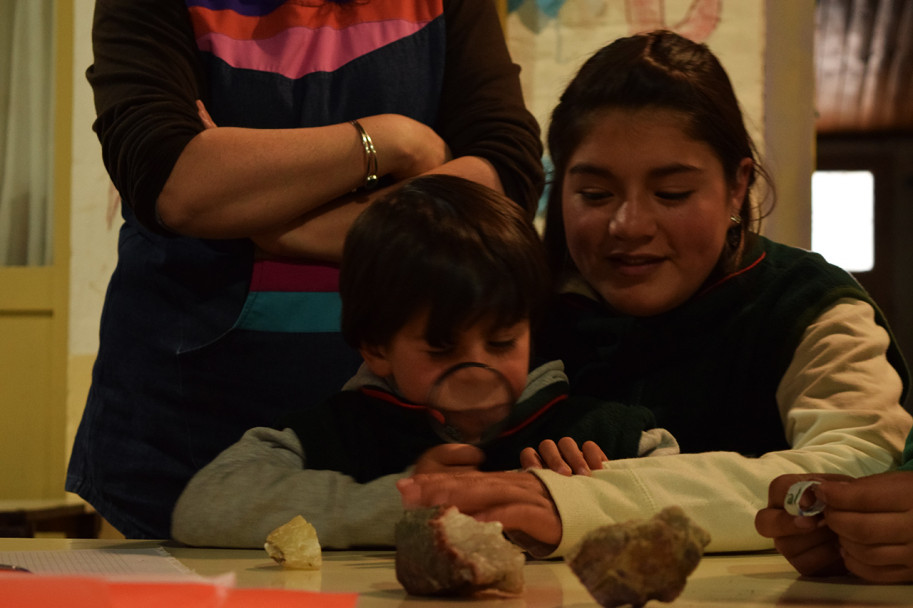 imagen Estudiantes de primaria guían las visitas del museo comunitario El Diamante 