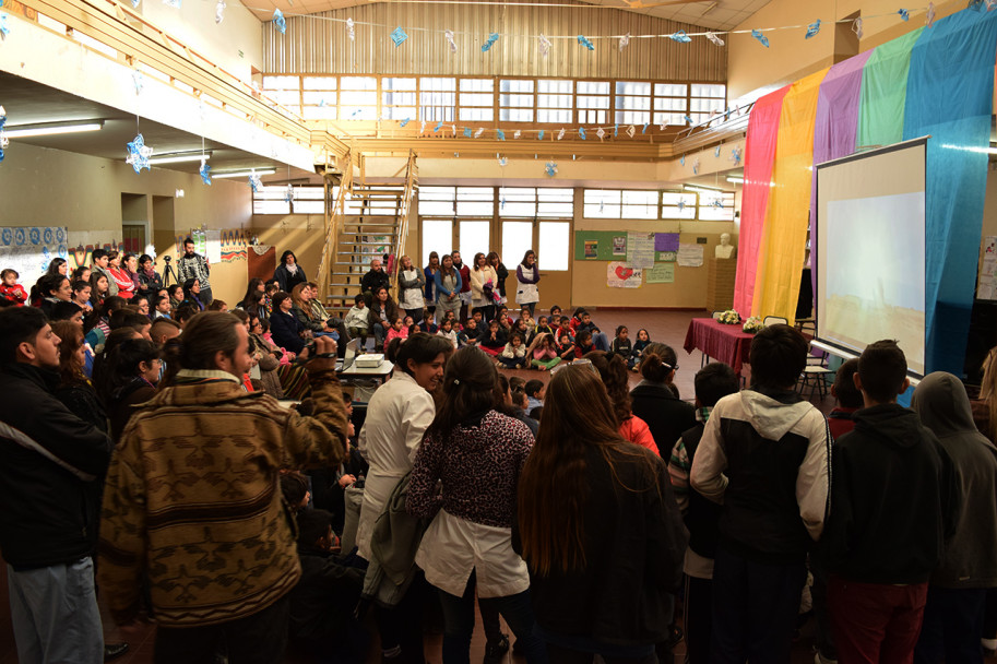 imagen Inauguraron cine escolar comunitario en el Barrio La Gloria