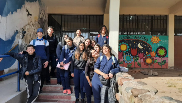 imagen Estudiantes del Martín Zapata trabajan en un proyecto de extensión junto a la Escuela Arte Aplicado