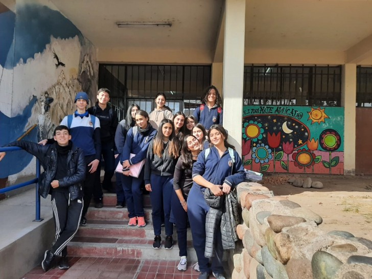 imagen Estudiantes del Martín Zapata trabajan en un proyecto de extensión junto a la Escuela Arte Aplicado