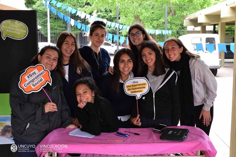 imagen Estudiantes de la Escuela Martín Zapata participan en proyectos sociales educativos