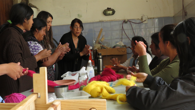 imagen Afianzan producción y comercialización de Arte textil en el Barrio Lihué, Guaymallén.