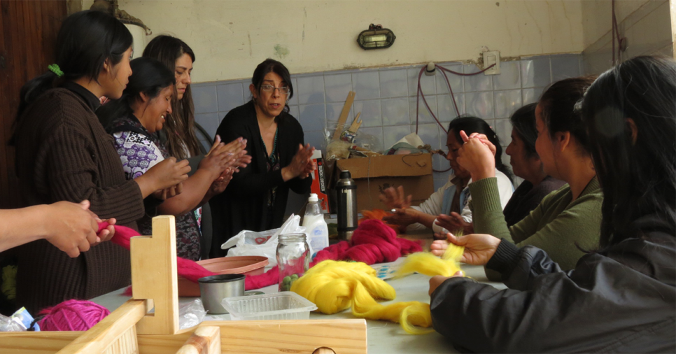 imagen Afianzan producción y comercialización de Arte textil en el Barrio Lihué, Guaymallén.