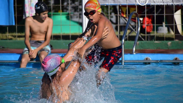 imagen Culminó con éxito otra temporada de pileta en el Club UNCuyo