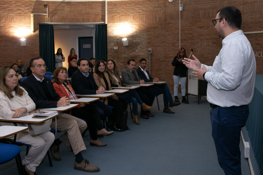 imagen Se presentó en la UNCUYO la Guía de actuación integral en salud estudiantil