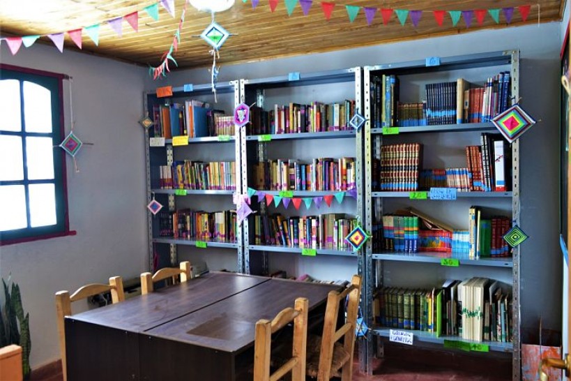 imagen Estudiantes armaron una biblioteca en la comunidad mapuche de El Sosneado 
