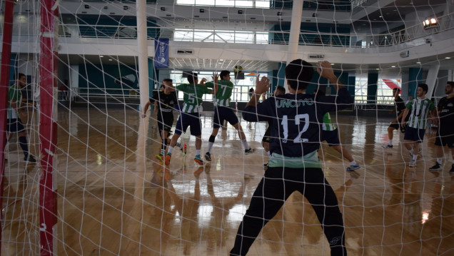 imagen Balonmano: El Nacional de Clubes Juveniles "A" se juega en la UNCuyo