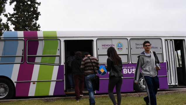 imagen Carga de Red Bus en el Comedor Universitario