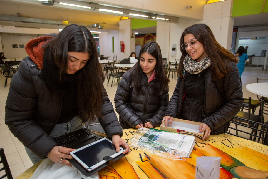 imagen Más estudiantes de la UNCUYO recibieron sus tablets