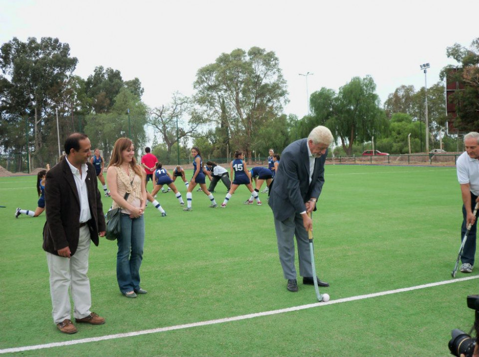 imagen El Hockey de la "U" ya tiene cancha de césped sintético