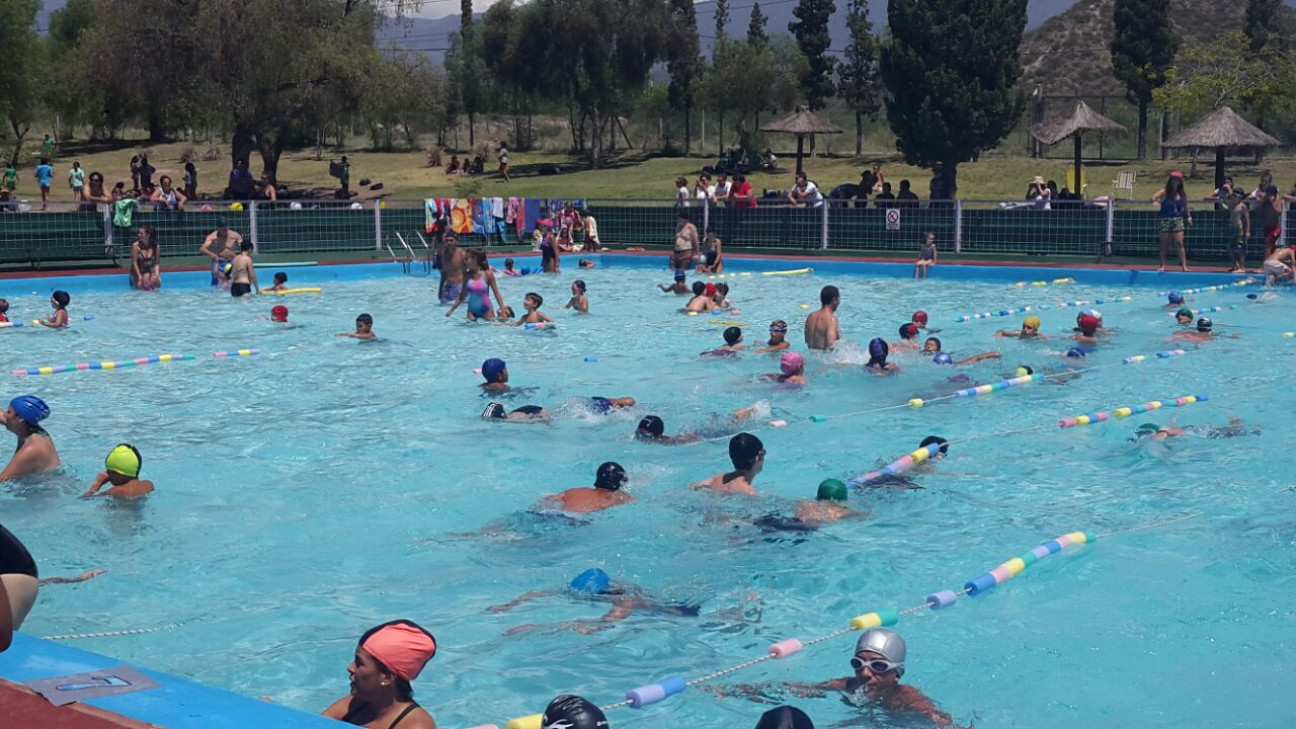 imagen Verano 2018 a pleno en la pileta del Club UNCuyo.