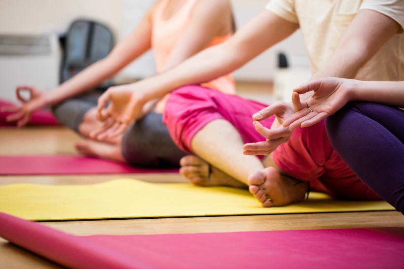 imagen Inician clases de yoga en el Comedor Universitario