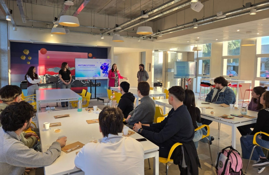 imagen Innovación, creatividad y compromiso: así se vivió la Hackathon HIT UNCUYO 2025