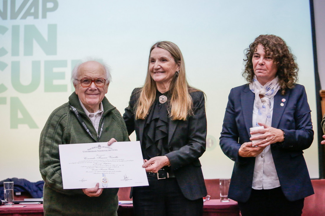 imagen La UNCUYO otorgó el Doctor Honoris Causa al físico Conrado Franco Varotto