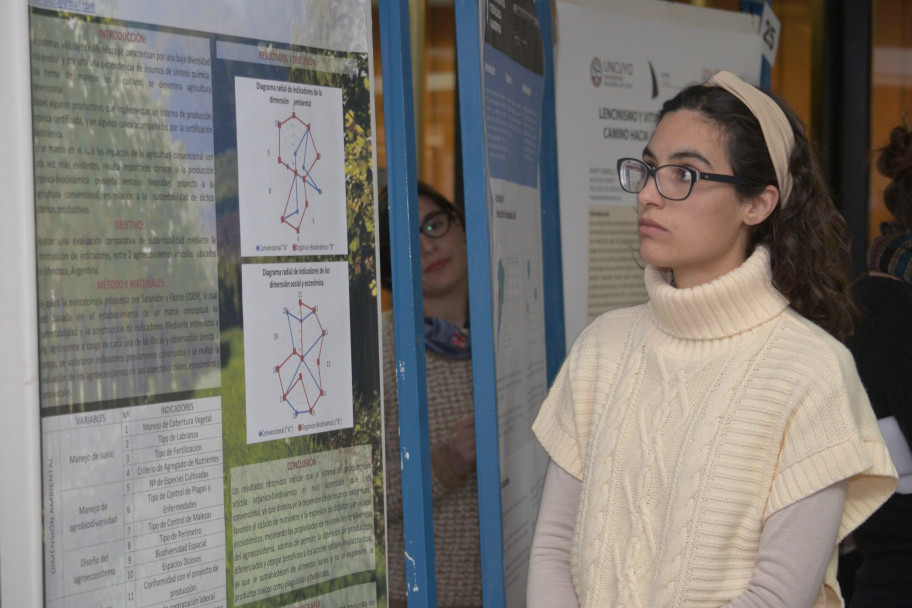 imagen En conmemoración a los 50º de la Noche de los Bastones Largos, finalizó la Pre-Jornada de Jóvenes Investigadores